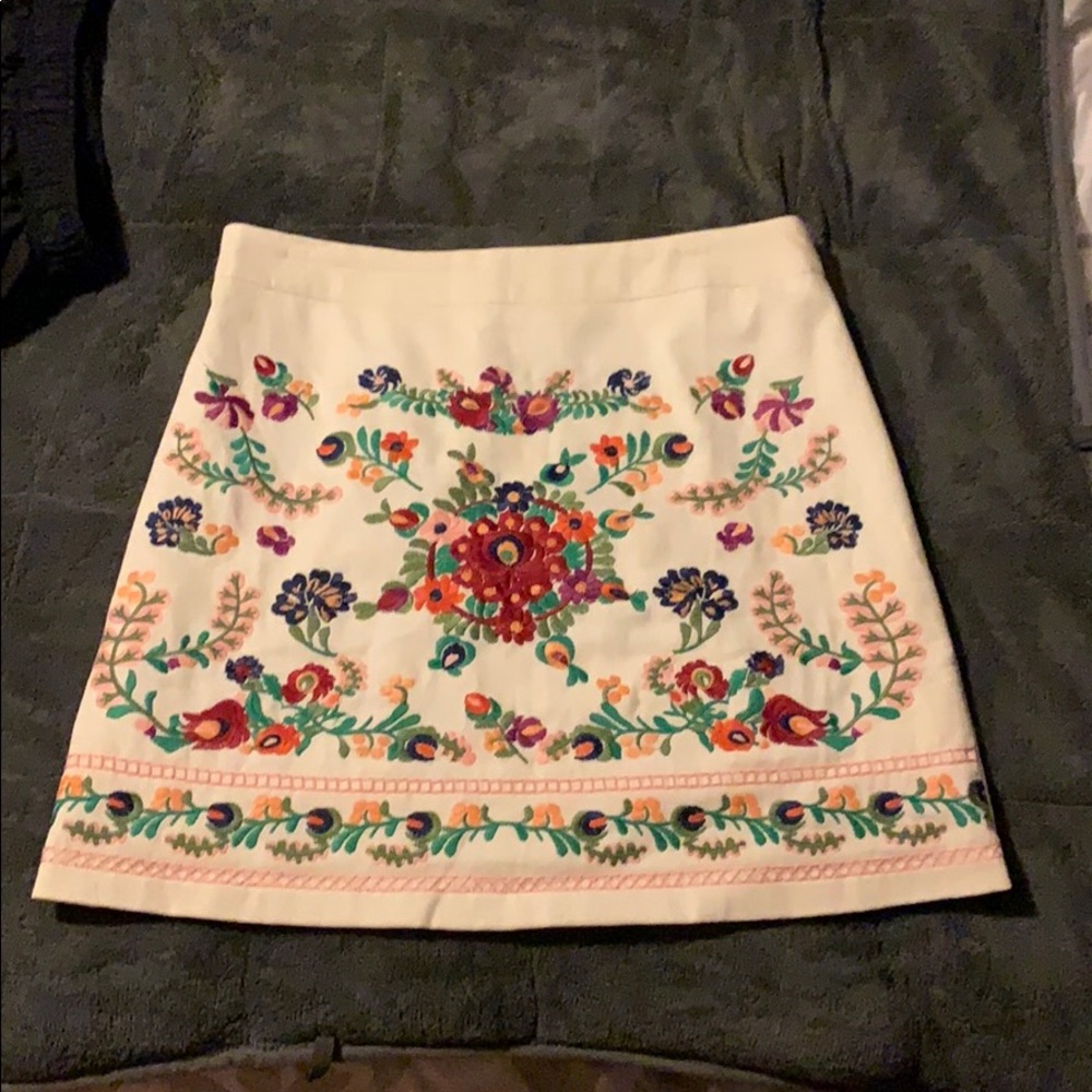 Francesca’s floral print denim material mini skirt